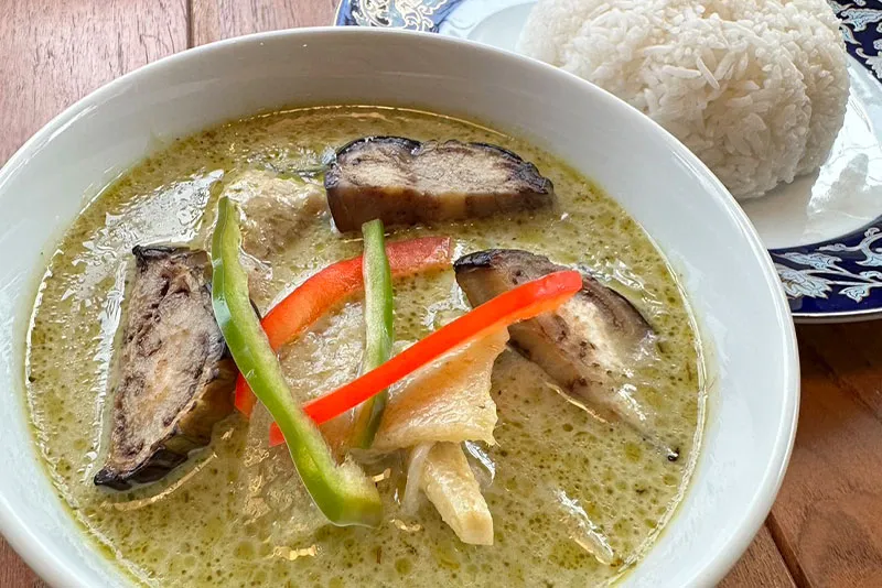 グリーンカレーライス|北松戸駅前本格タイ料理レストラン「バンラック」